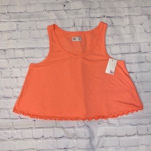 So Kohl’s crop top lettuce edge